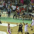 Gortat Team vs Wojsko Polskie - Szyc fighting for a ball