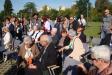 Uczestnicy uroczystości zasadzenia nowych drzewek w Parku Ocalałych w Łodzi MZW DSC03398